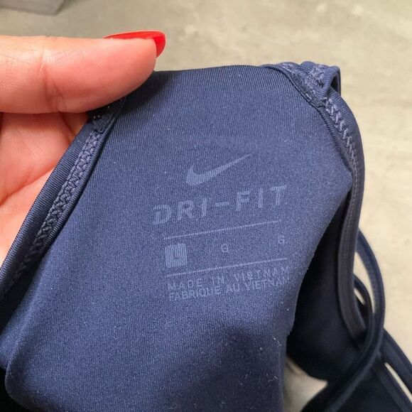 Nike Dry Laced Cropped Training Tank Top - Picture 6 of 8